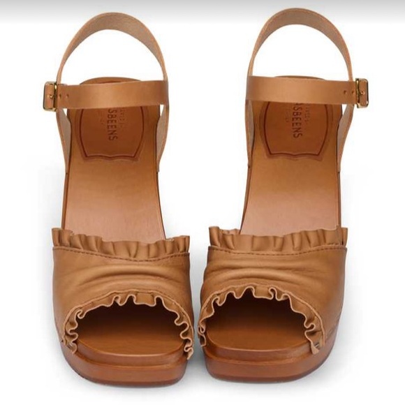 Swedish Hasbeens Ruffle NWT Camel Tan Sandal Vintage Inspired Love this style🌸